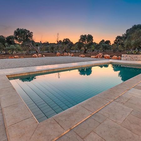 Vilaa Isa Beautiful Villa And Trullo In Остуни Екстериор снимка