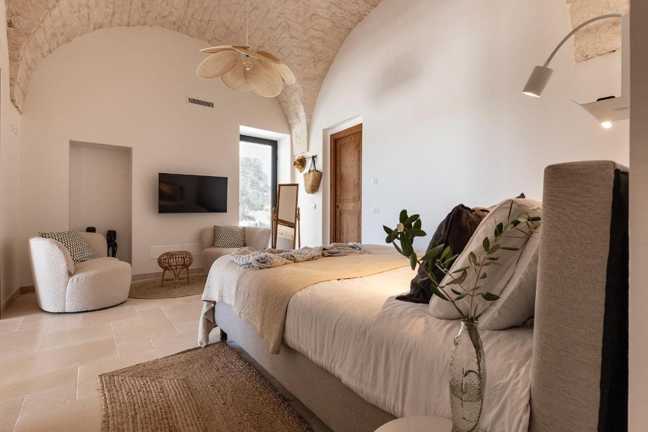 Vilaa Isa Beautiful Villa And Trullo In Остуни Екстериор снимка