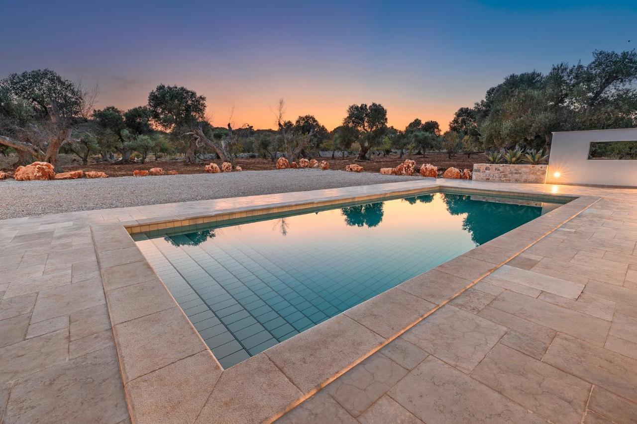 Vilaa Isa Beautiful Villa And Trullo In Остуни Екстериор снимка