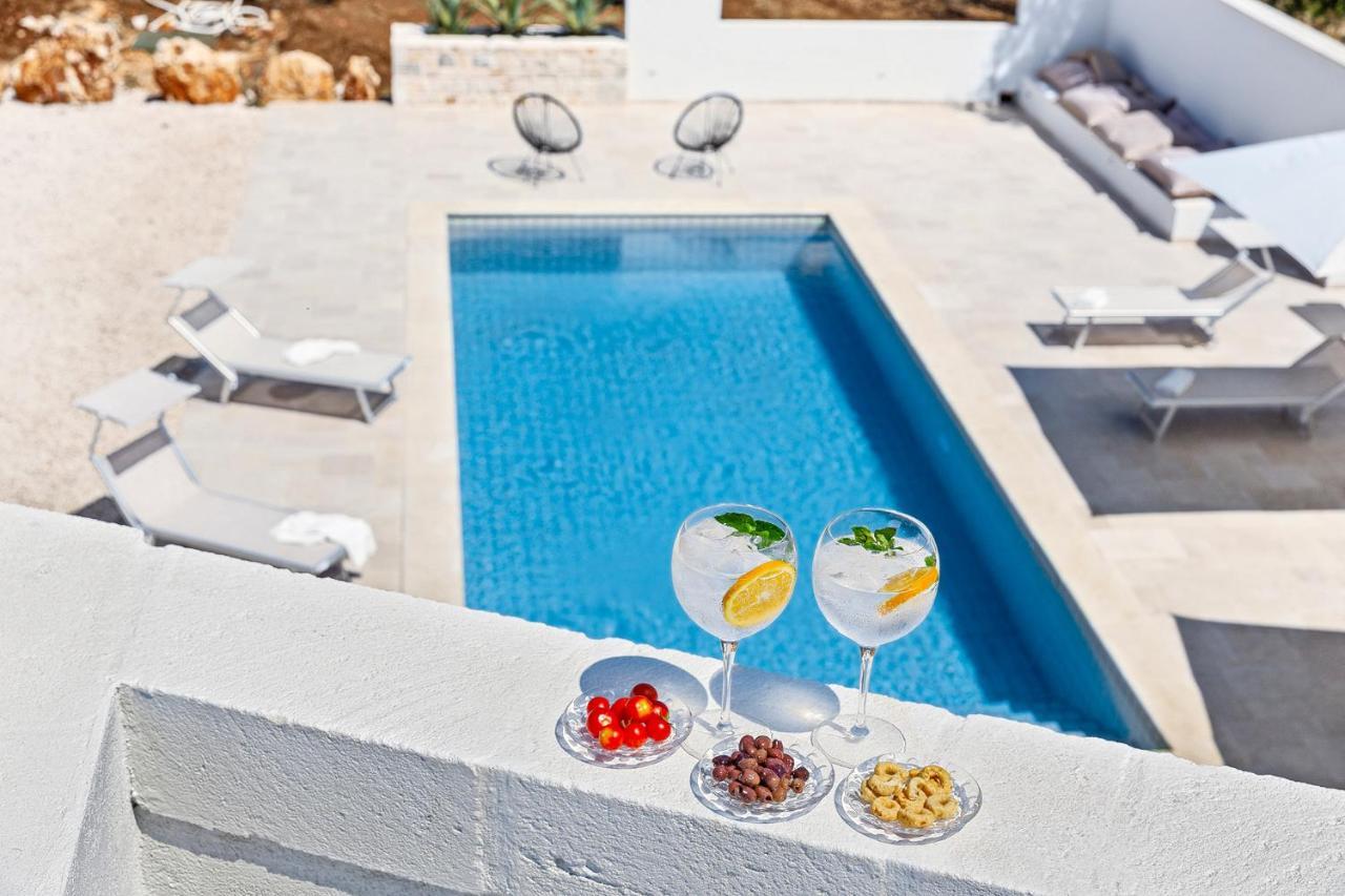 Vilaa Isa Beautiful Villa And Trullo In Остуни Екстериор снимка