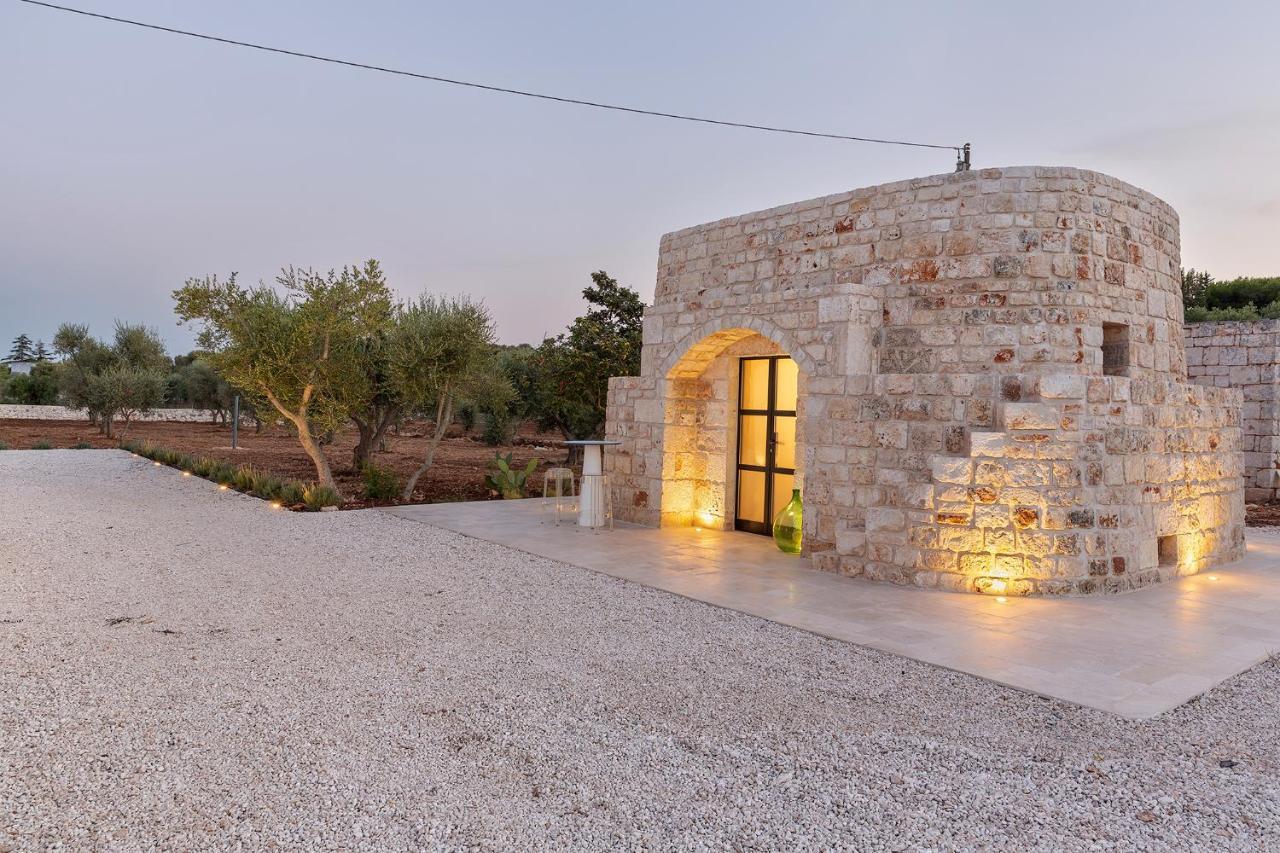 Vilaa Isa Beautiful Villa And Trullo In Остуни Екстериор снимка