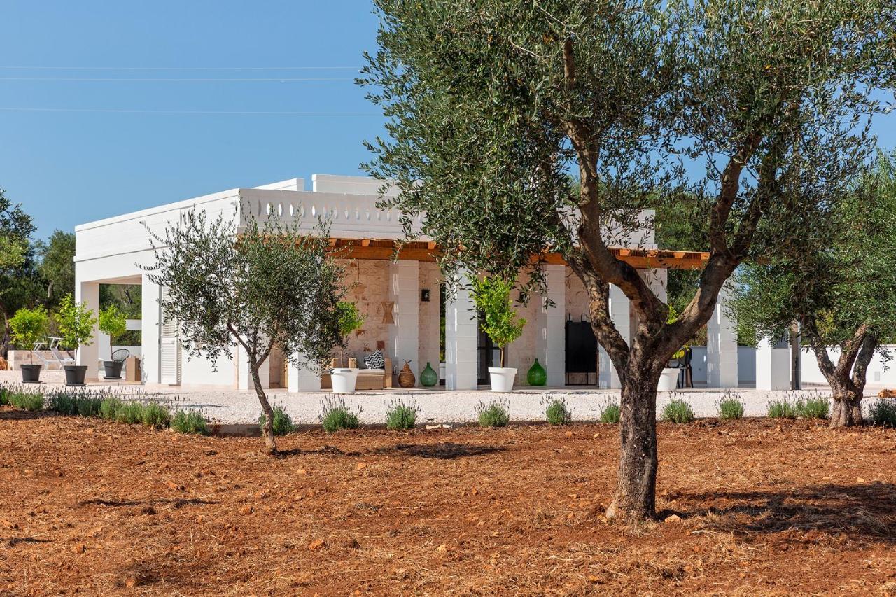 Vilaa Isa Beautiful Villa And Trullo In Остуни Екстериор снимка