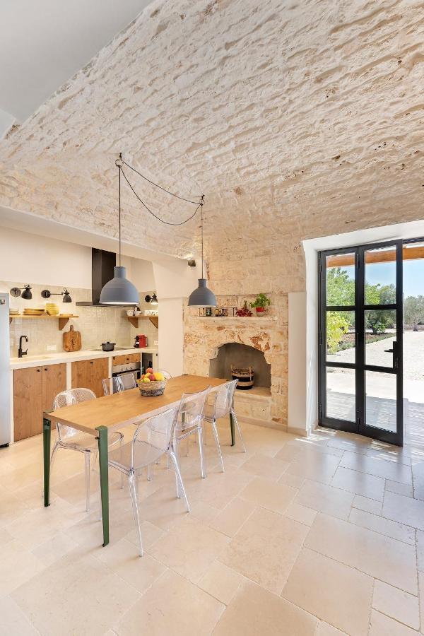 Vilaa Isa Beautiful Villa And Trullo In Остуни Екстериор снимка