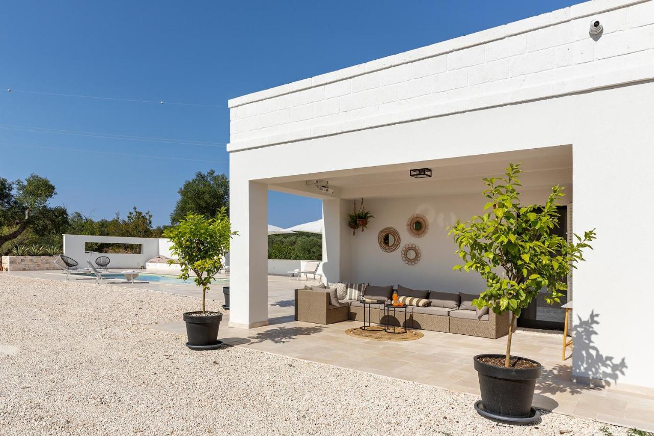 Vilaa Isa Beautiful Villa And Trullo In Остуни Екстериор снимка