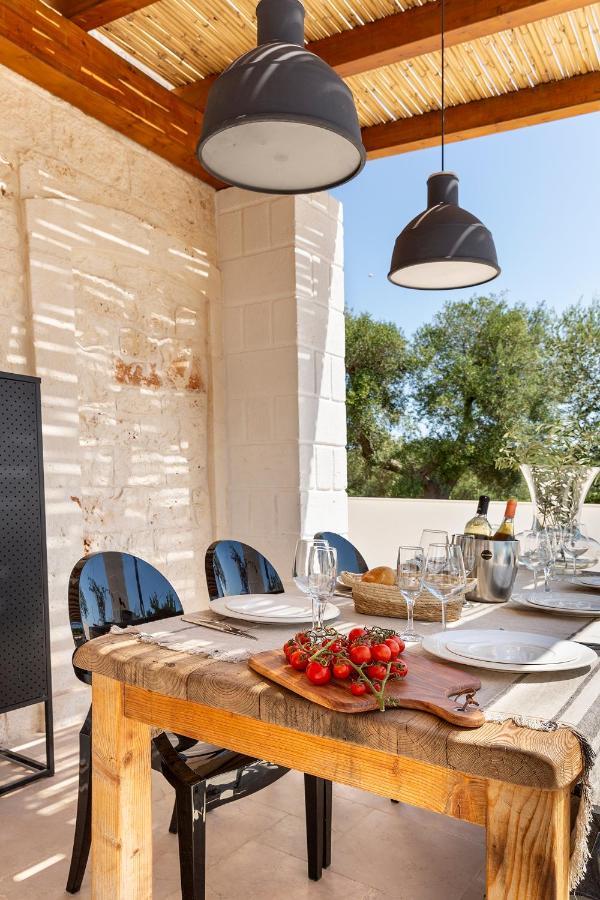 Vilaa Isa Beautiful Villa And Trullo In Остуни Екстериор снимка