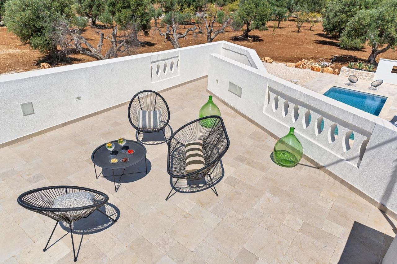 Vilaa Isa Beautiful Villa And Trullo In Остуни Екстериор снимка
