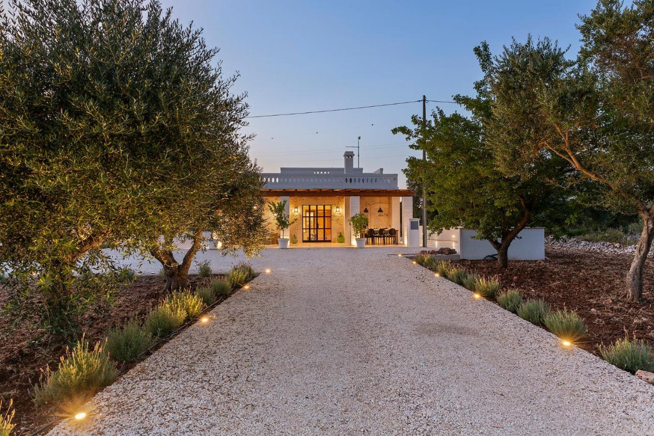Vilaa Isa Beautiful Villa And Trullo In Остуни Екстериор снимка