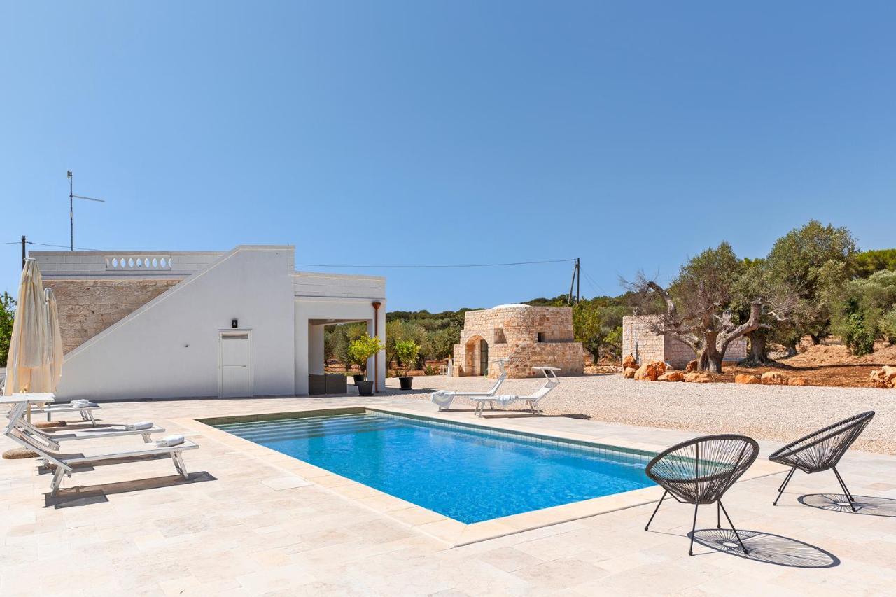 Vilaa Isa Beautiful Villa And Trullo In Остуни Екстериор снимка