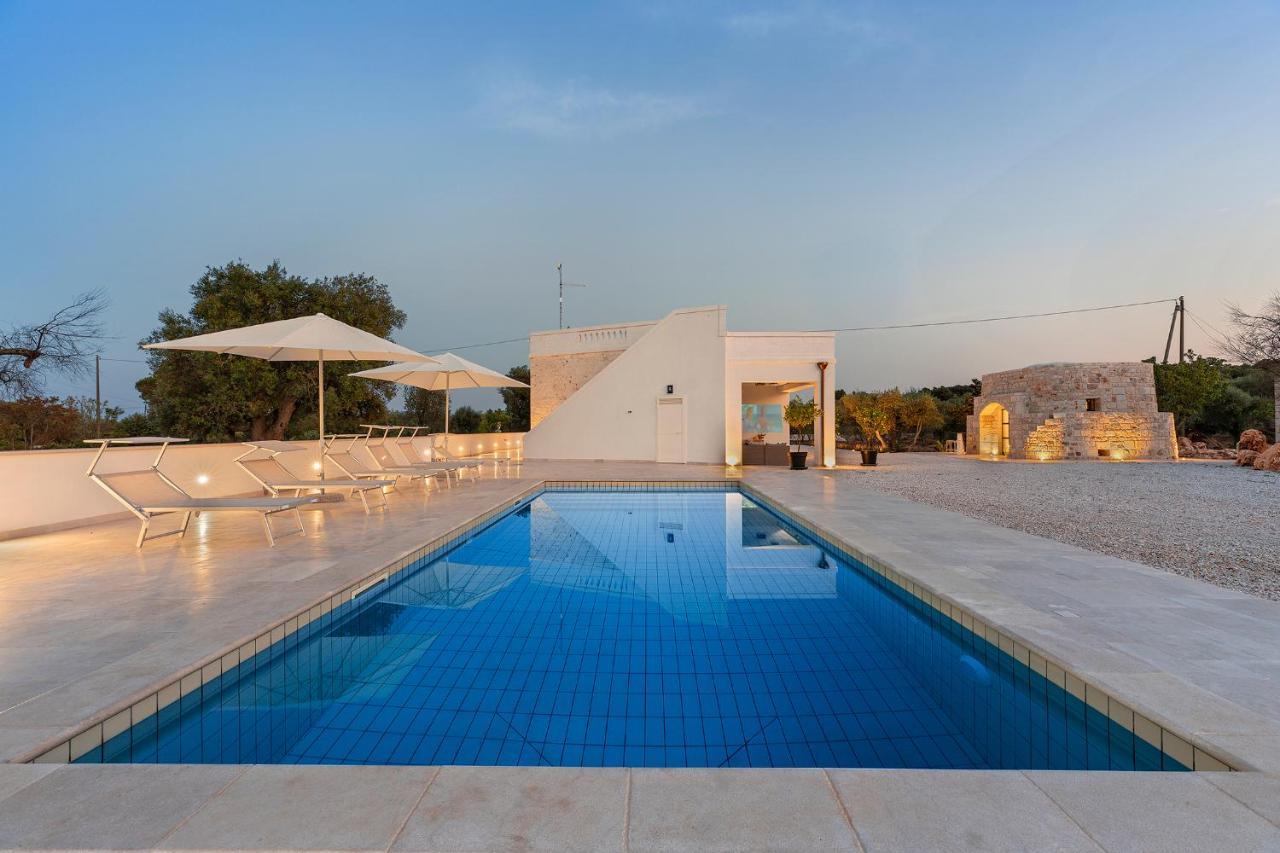 Vilaa Isa Beautiful Villa And Trullo In Остуни Екстериор снимка